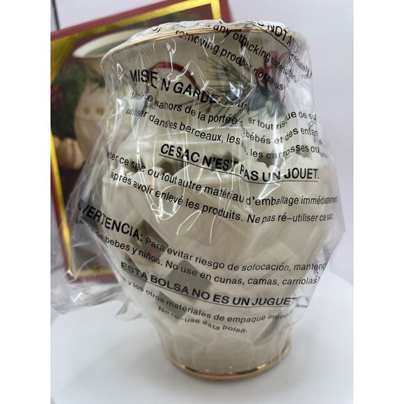 Lenox Winter Greetings Tea Light Wax Warmer, Porcelain Holiday Fragrance Warmer - Picture 6 of 11